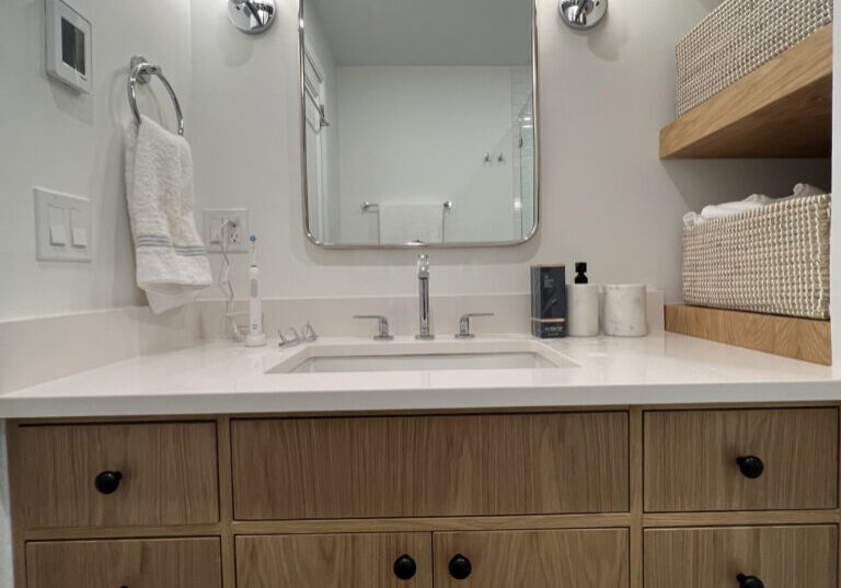 bathroooms-floating-shelves